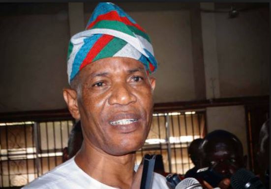 Oke visits Owo, welcomes defectors from APC, PDP