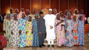 Buhari-meets-21-Chibok-girls-1062×598
