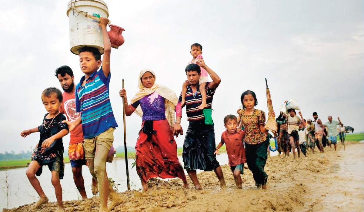 Thousands of Rohingya Muslims stranded on Myanmar beach