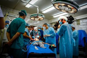 Doctors operate on Mykola Nyzhnykovskyi (Credit Adriana Luhovy).