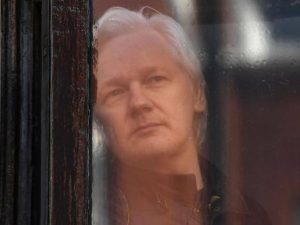 julian-assange-embassy