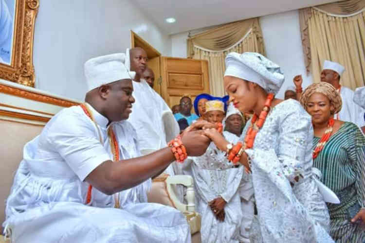 Ooni of Ife unveils new wife, Shilekunola