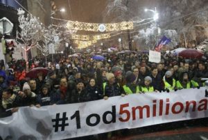Thousands of serbians protest against President, chant anti-Vucic slogan-TVC
