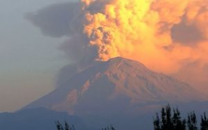 Mexcico’s popocatepetl volcano erupts with massive ash plumes-TVC