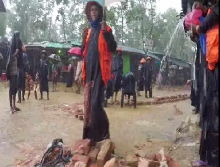 Thousands of Rohingya refugees displaced following heavy rains, landslides