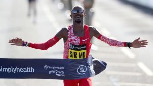 Mo Farah wins record sixth straight Great North Run