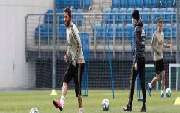 Real Madrid players resume training