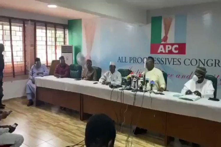 APC-NWC-at-a-meeting-_1_750x499