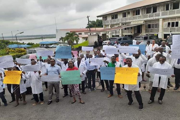 Lagos doctors begin warning strike today