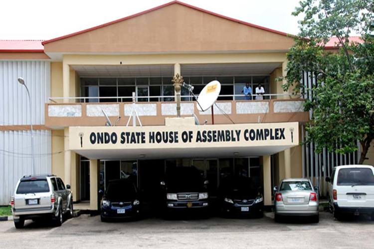 Watch: Drama at Ondo House of Assembly