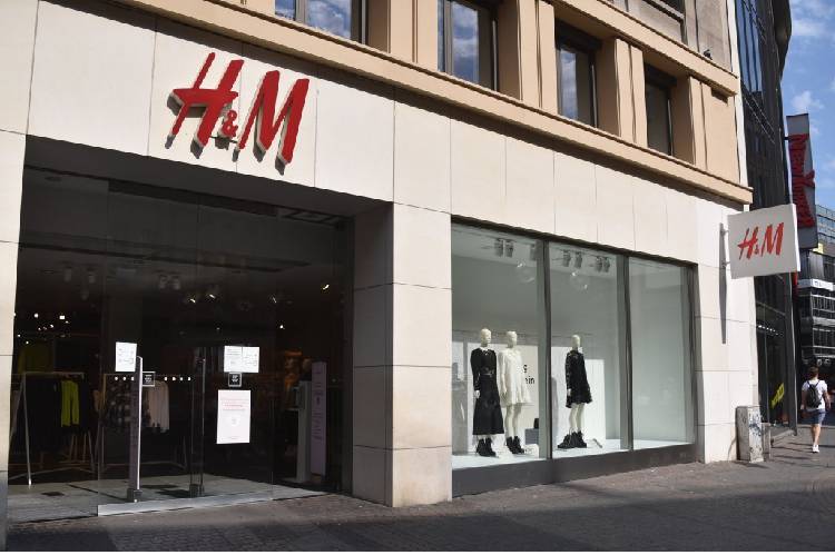 COVID-19: H&M announces plans to close over 100 stores as pandemic accelerates shift online