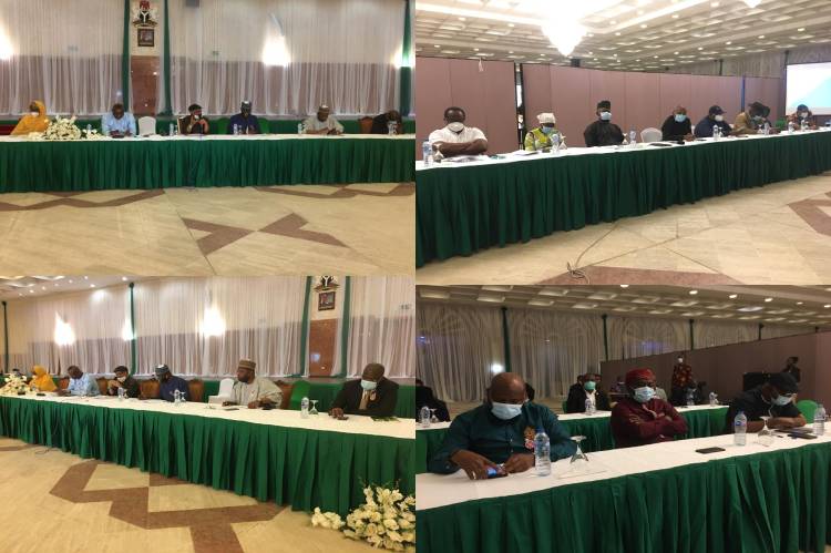 Update: FG, Labour meeting ends without compromise, adjourns to Dec 7