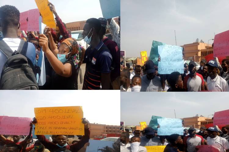 Students protest continued ASUU strike, barricade federal secretariat in Ibadan