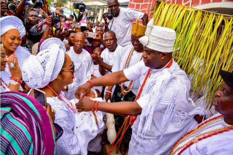 Ooni receives wife, son into palace after 21-day rites