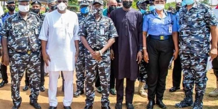 Governor AbdulRazaq flags off training for Kwara’s 1,056 community police constables