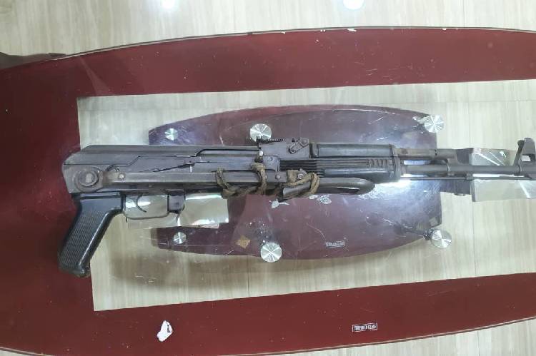 Oyo police recovers AK 47 Rifle from suspected gunrunner