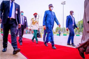 Buhari flies to Paries
