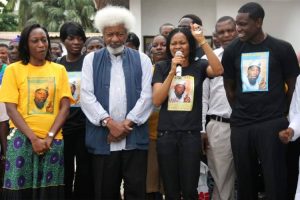 Latest Breaking Political News In Nigeria Today: Joe Okei-Odumakin, Professor Wole Soyinka, Hafsat Abiola Costello at the grave side of Chief M.K.O Abiola