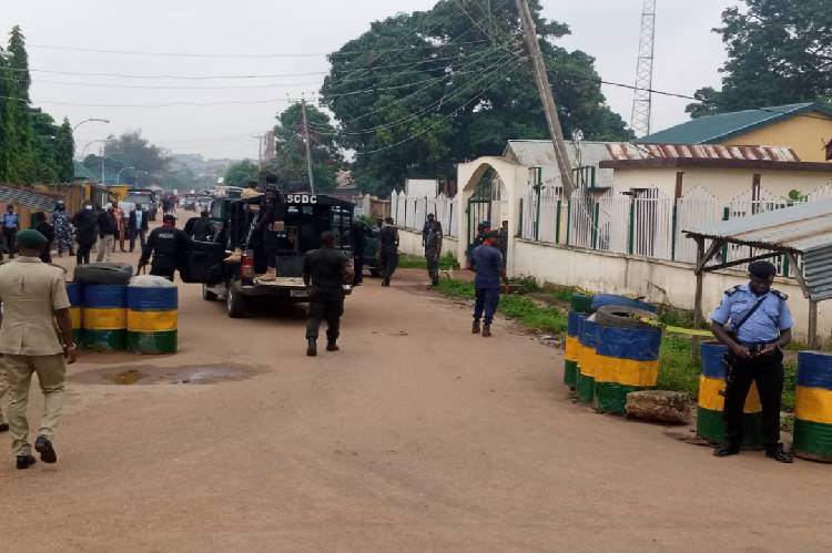 Heavy security presence as El-Zakzaky, Wife are escorted to court