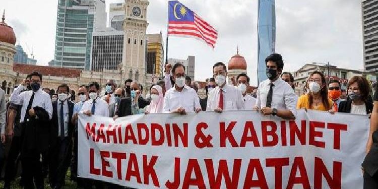 Malaysia lawmakers protest, demand resignation of PM Muhyiddin Yassin