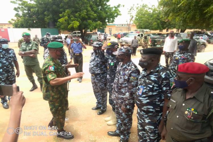 GOC 8 Division Nigerian Army meets with Zamfara CP on security issues
