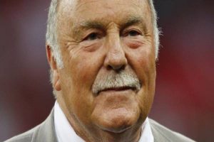 Latest Breaking Football News : Former England Strker, Jimmy Greaves, dies at 81