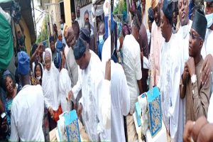 Lastest Breaking News About Seyi Maqkinde : Gov,. Makinde salutes former Oyo Governor, Ladoja, at 77