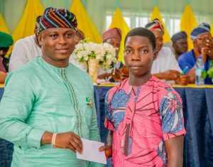 Another 100 Students benefit from Oyo Speaker's Bursary program 