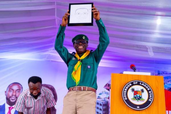 Sanwo-Olu meets artist Boda Taiye Oniyakuya, funny Portrait of himself