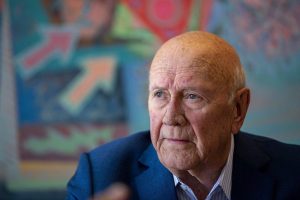 A former president of South Africa and the last white person to lead the country, Mr de Klerk has died at the age of 85.  He was head of state between September 1989 and May 1994.