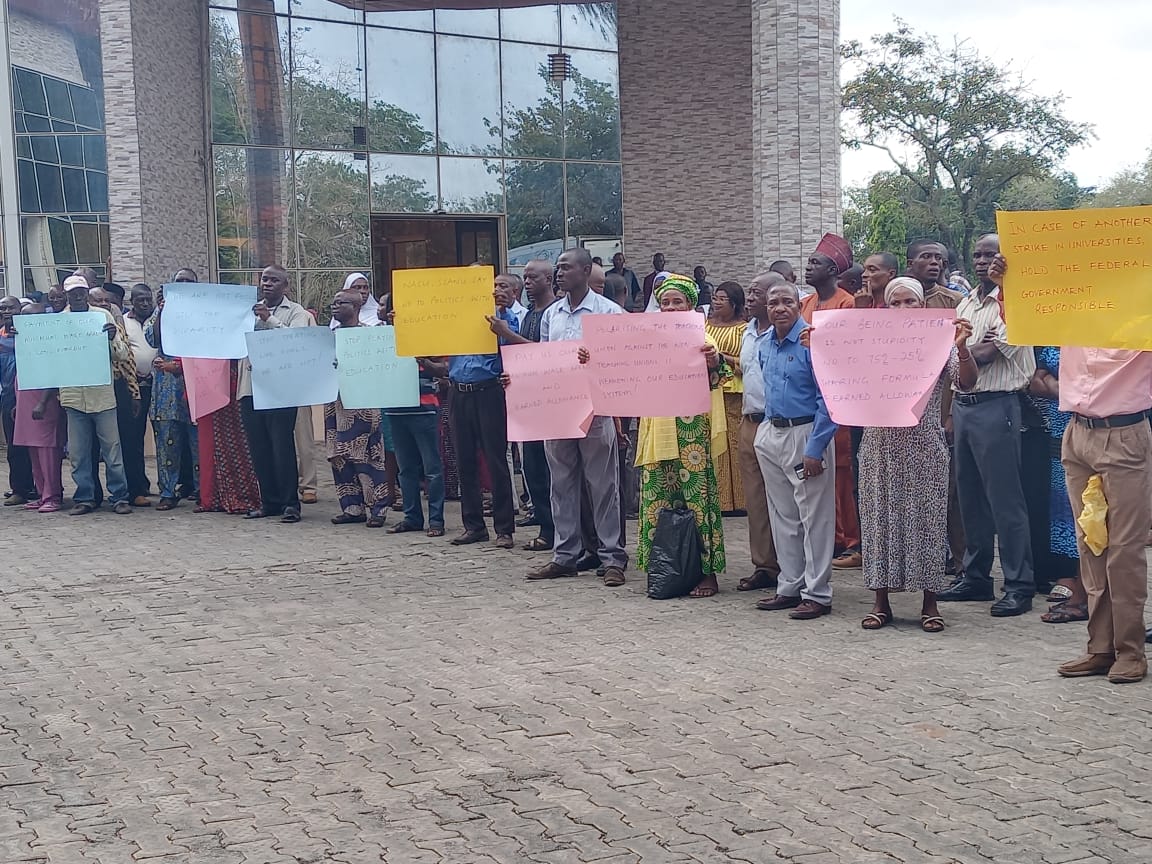 NASU, others protest over minimum wage arrears, earned allowance at UNILORIN