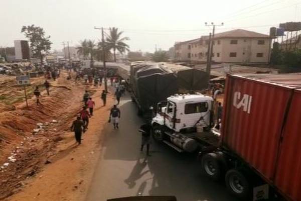 Protesting tanker drivers block Benin-Asaba-Onitsha expressway