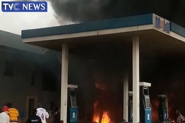 Mobile filling station in Awka on fire