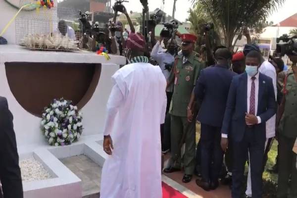 Sanwo-Olu lays wreath at 2022 Armed Forces Remembrance Day