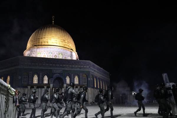 Israeli Police raid Al-Aqsa Mosque Compound during Morning Prayers