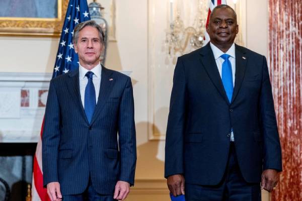 US top diplomat, Defence Chief to visit Ukraine today