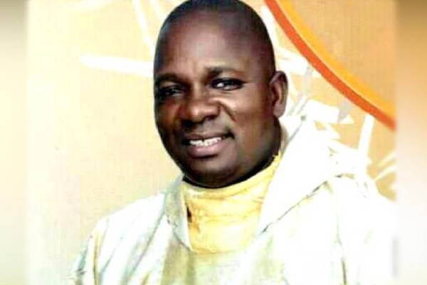 Abducted Catholic priest dies in terrorists' custody