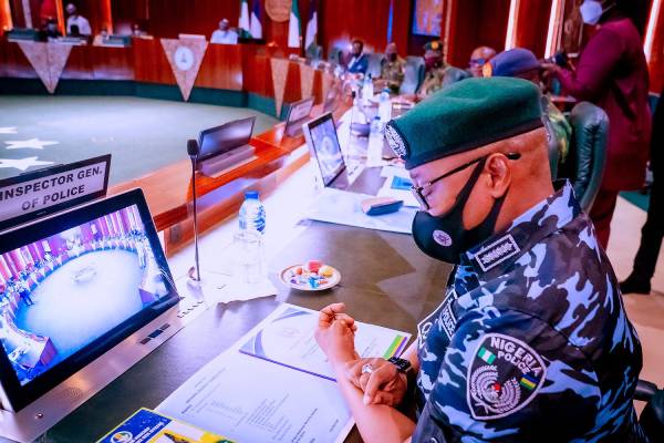 President Buhari holds closed door meeting with Service Chiefs