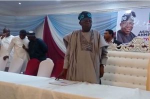 Tinubu meets APC delegates in Ibadan