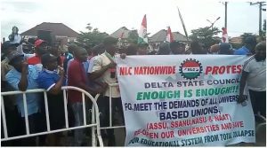 NLC takes protest to Delta state govt house, seeks Okowa’s intervention in ASUU strike