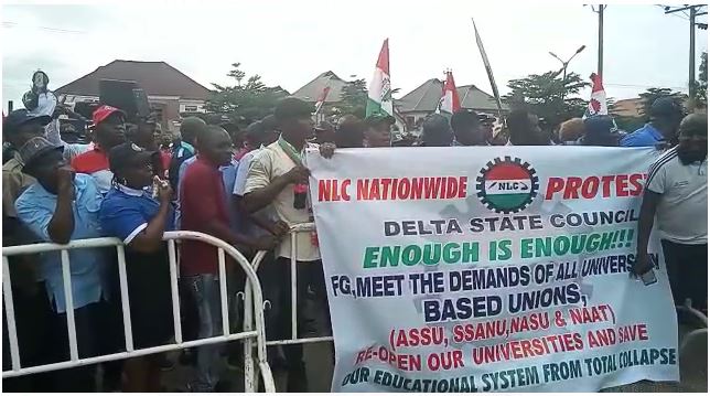 NLC takes protest to Delta state govt house, seeks Okowa’s intervention in ASUU strike