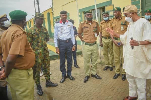 Aregbesola Visits Kirikiri