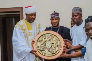 Zamfara APC bigwigs, supporters join PDP, donate N10m, other items