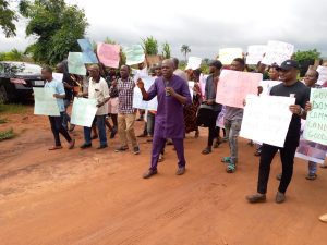 Delta community protests, want sack of land commissioner 