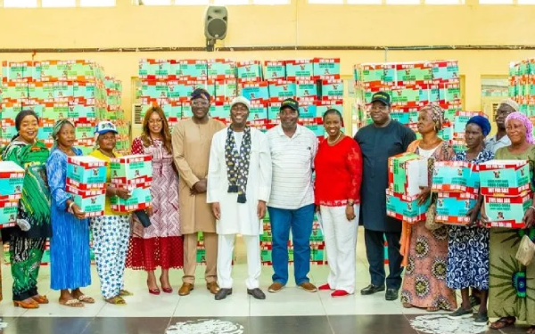 Lagos govt begins distribution of palliative measures to citizens