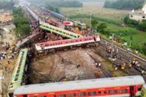 INDIA TRAIN DERAILMENT