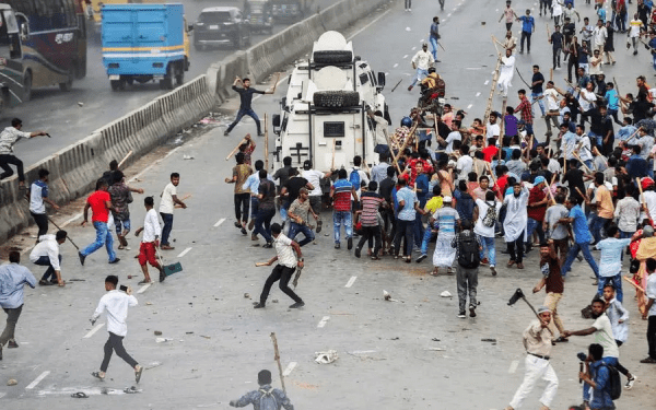 Bangladesh: Police clash with opposition party supporters calling for resignation of PM