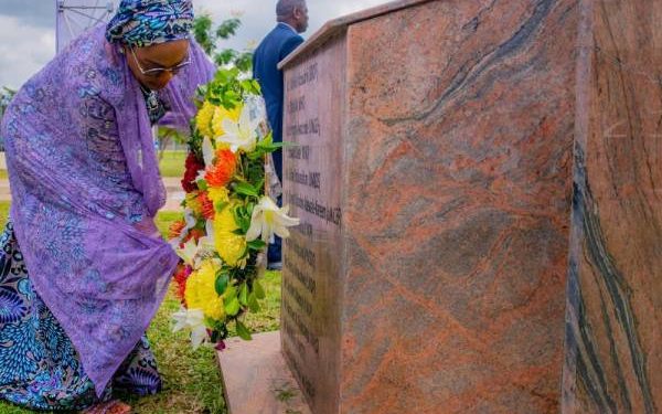 First Lady, Oluremi Tinubu, Lays Wreath At UN House
