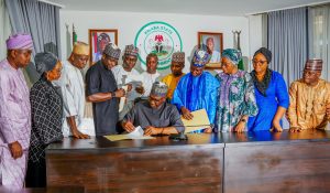 Kwara Gov signs 2024 Appropriation, LG Amendment Bills into law
