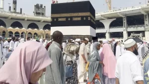 Saudi-Arabia-pilgrims-around-Kabah-in-Makkah-hajjis-2-sep-16-pho-Orhan-Akkanat